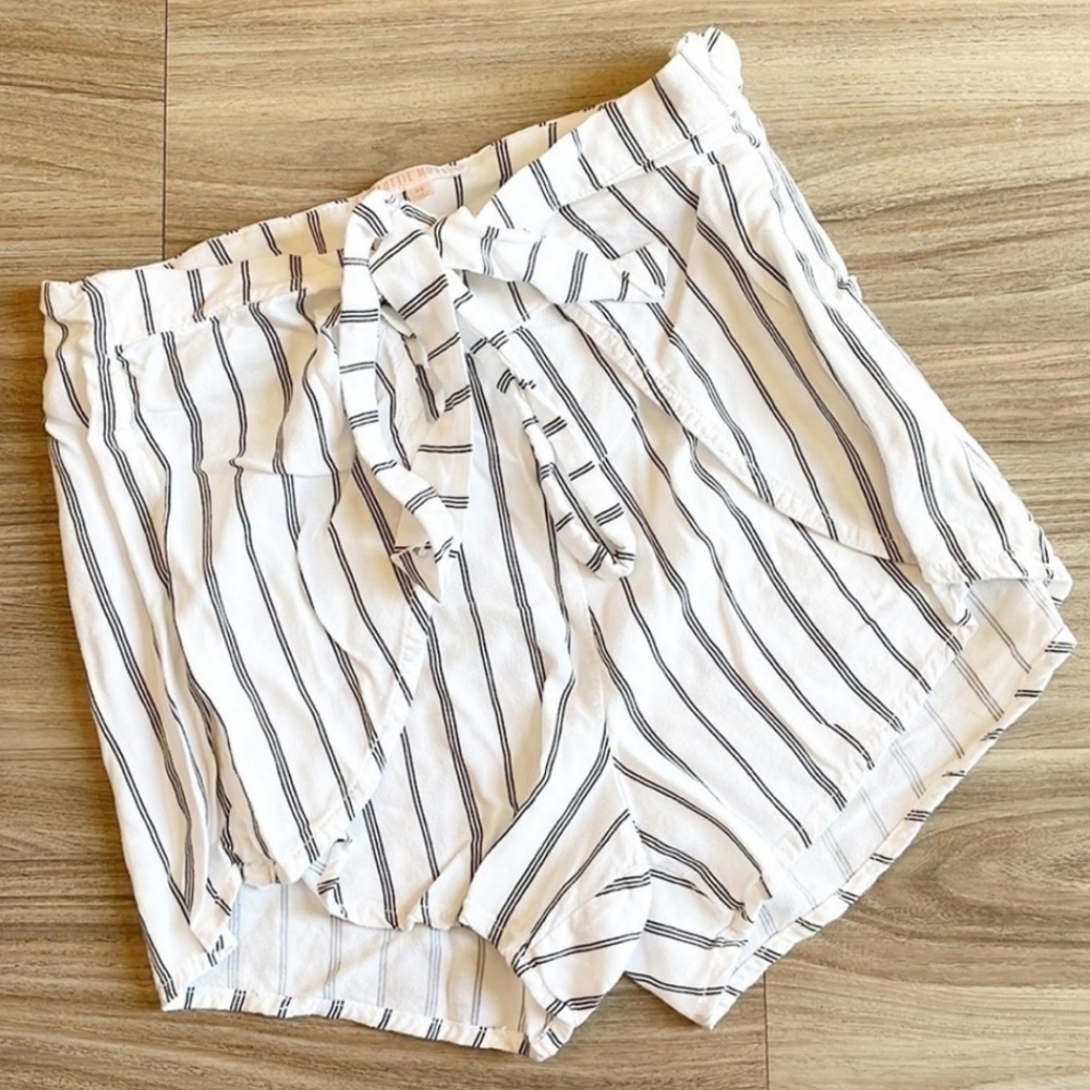 Lottie Moss white/black striped shorts